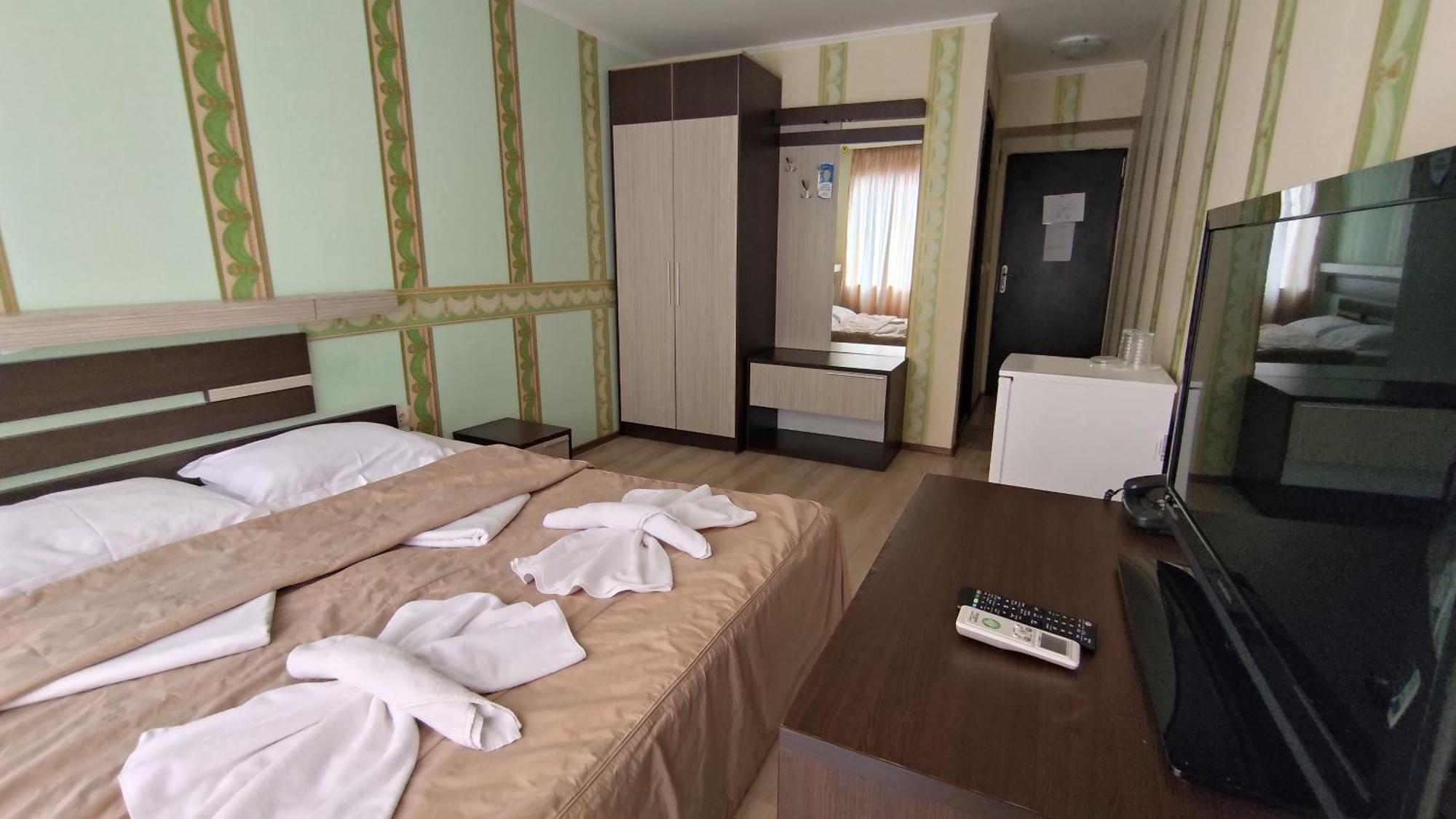 Lotos Hotel Balchik Extérieur photo