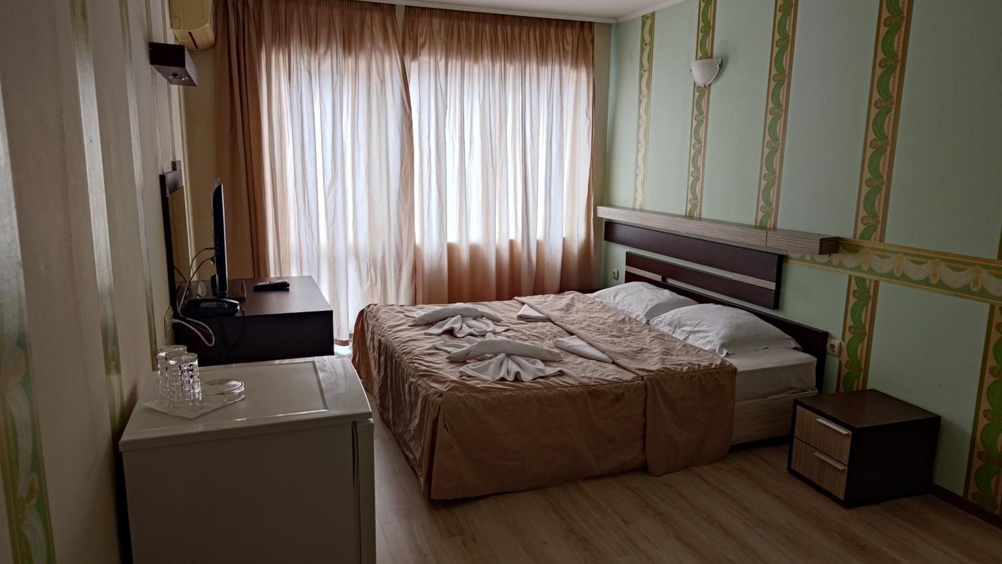 Lotos Hotel Balchik Extérieur photo