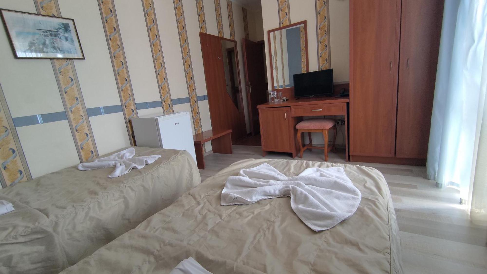 Lotos Hotel Balchik Extérieur photo