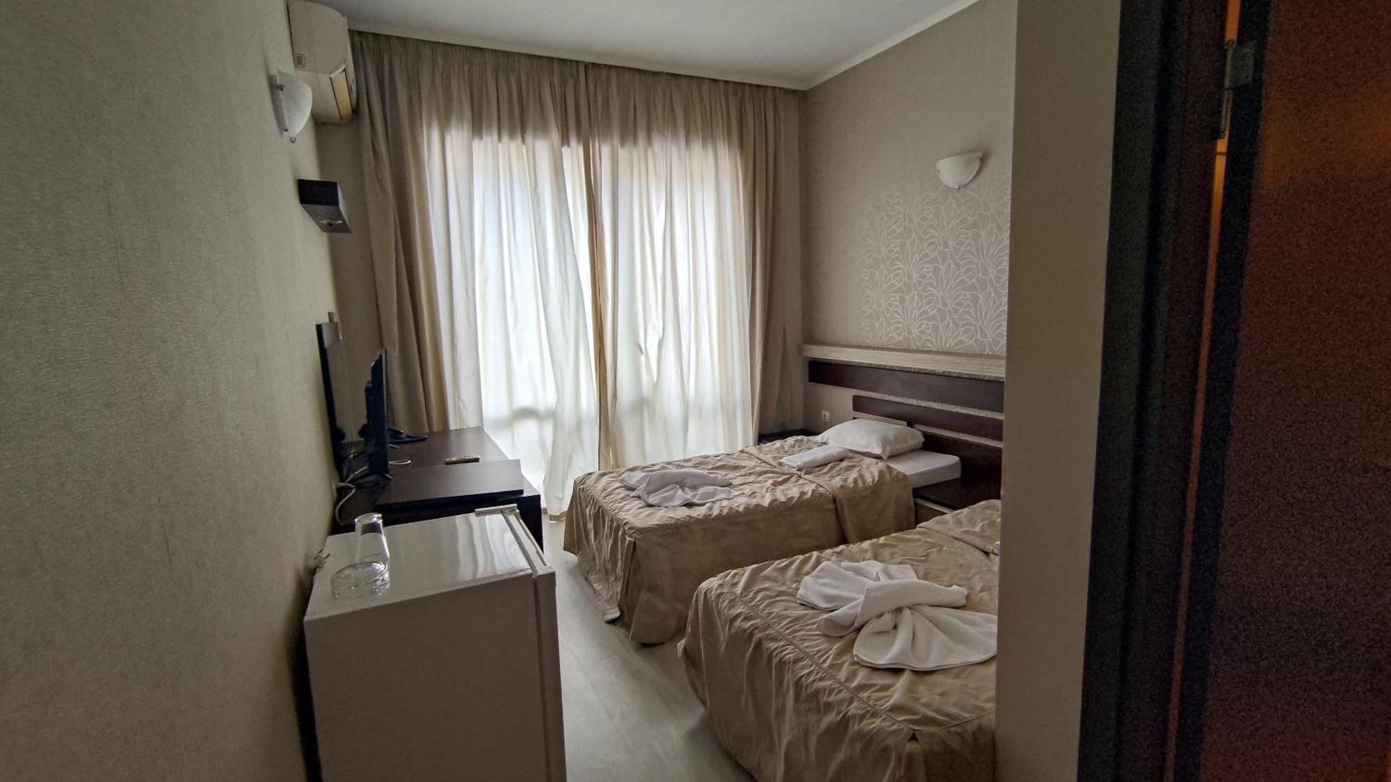 Lotos Hotel Balchik Extérieur photo