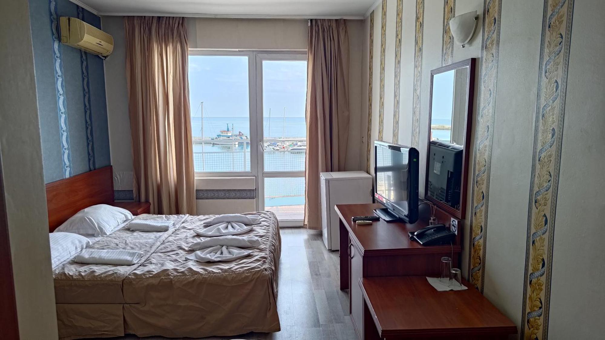 Lotos Hotel Balchik Extérieur photo