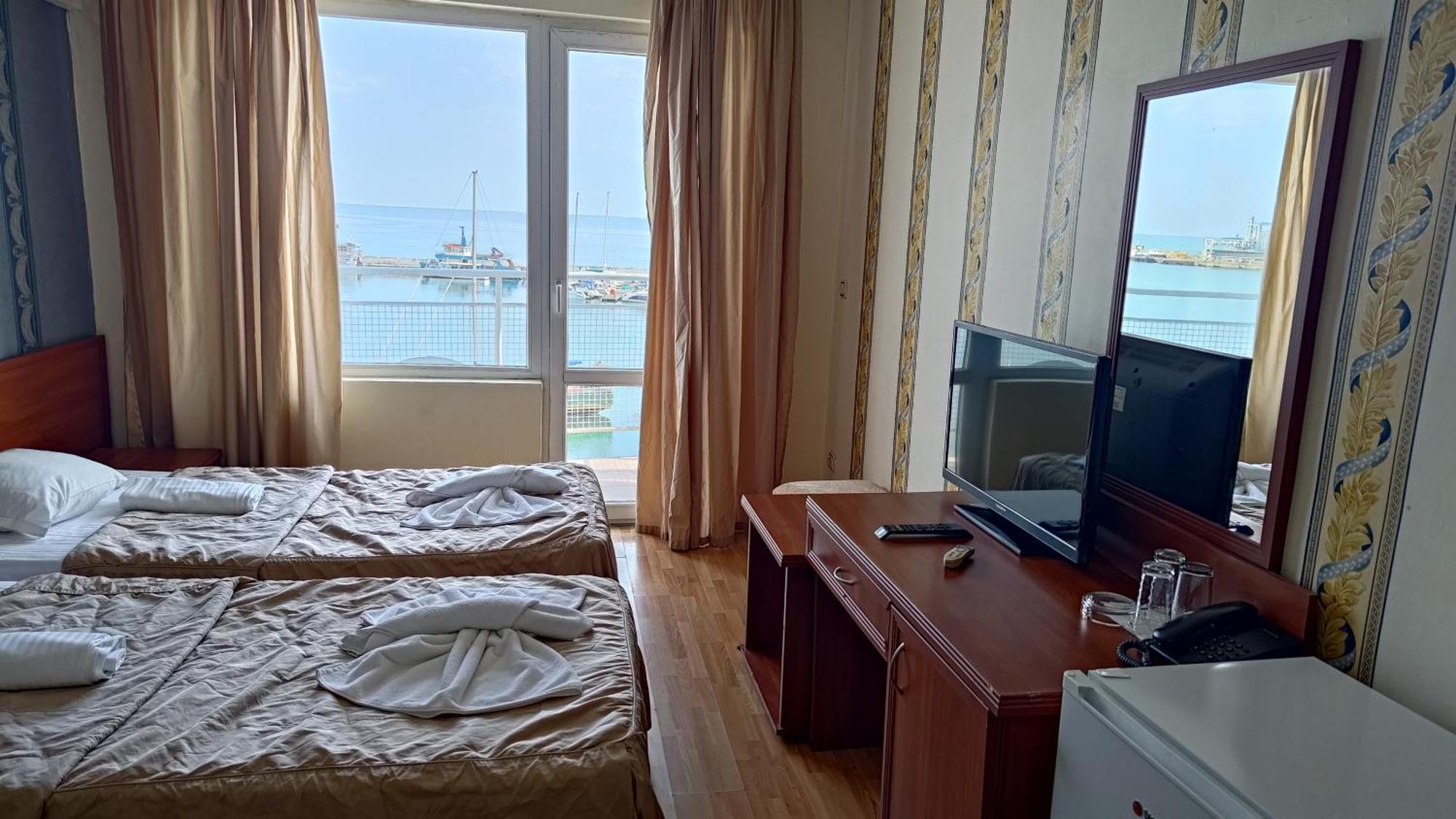 Lotos Hotel Balchik Extérieur photo