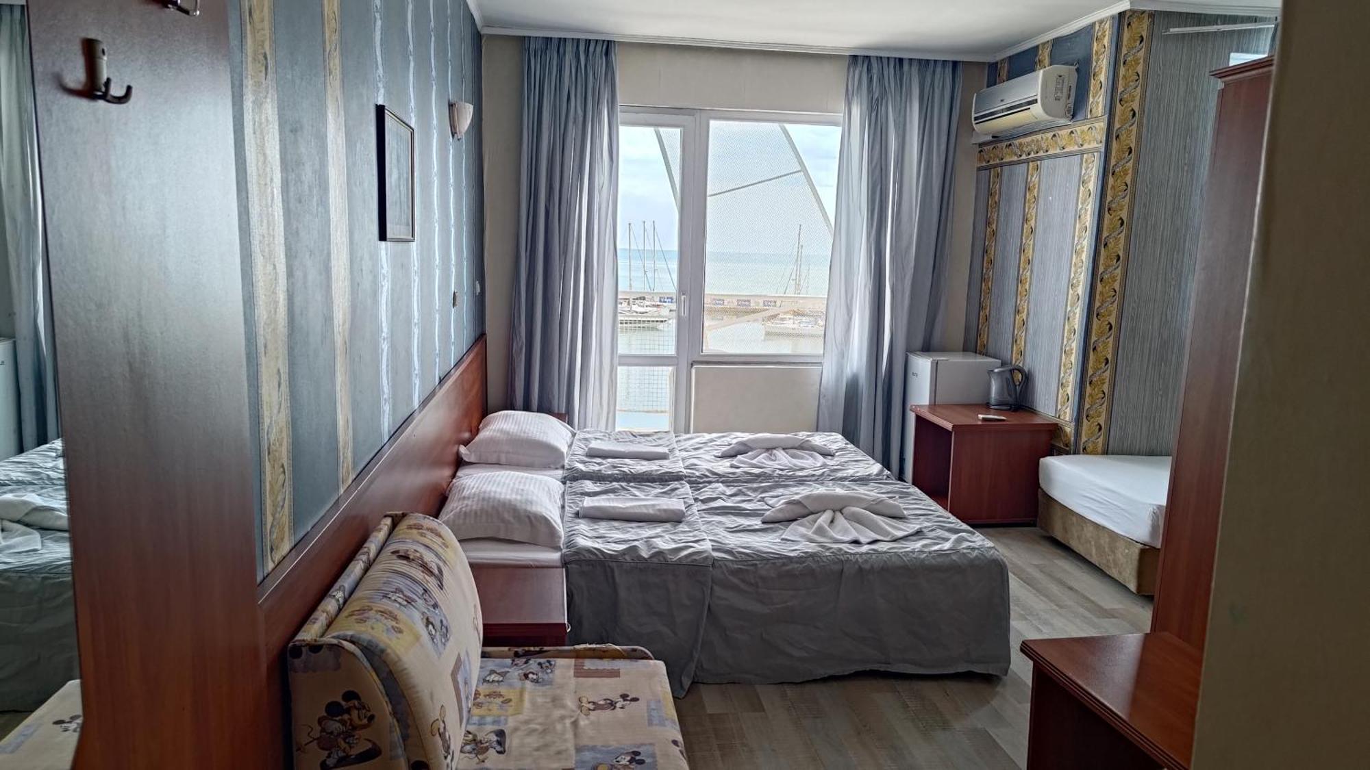 Lotos Hotel Balchik Extérieur photo