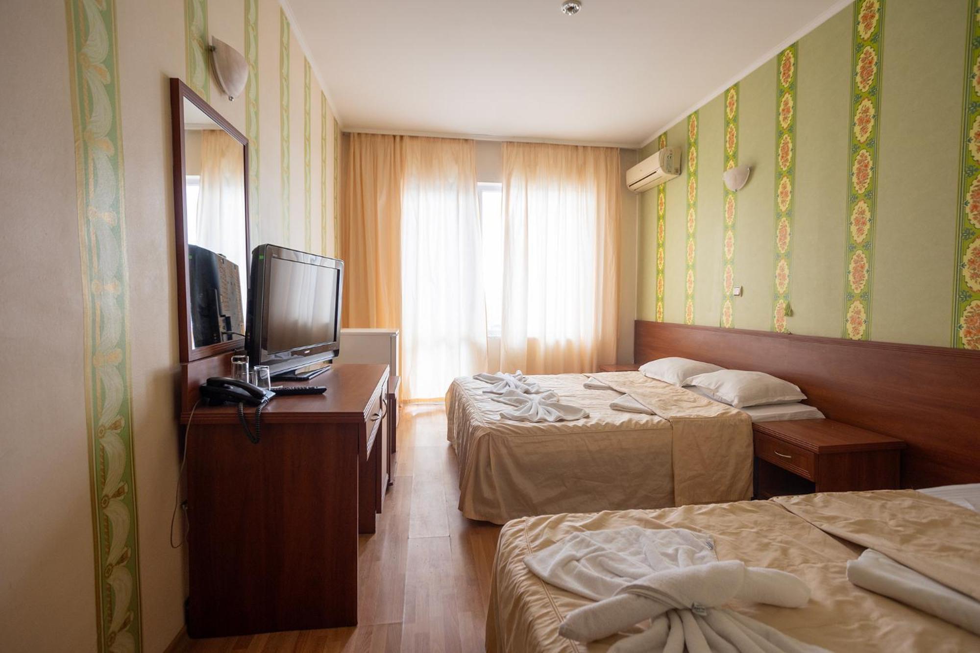 Lotos Hotel Balchik Extérieur photo