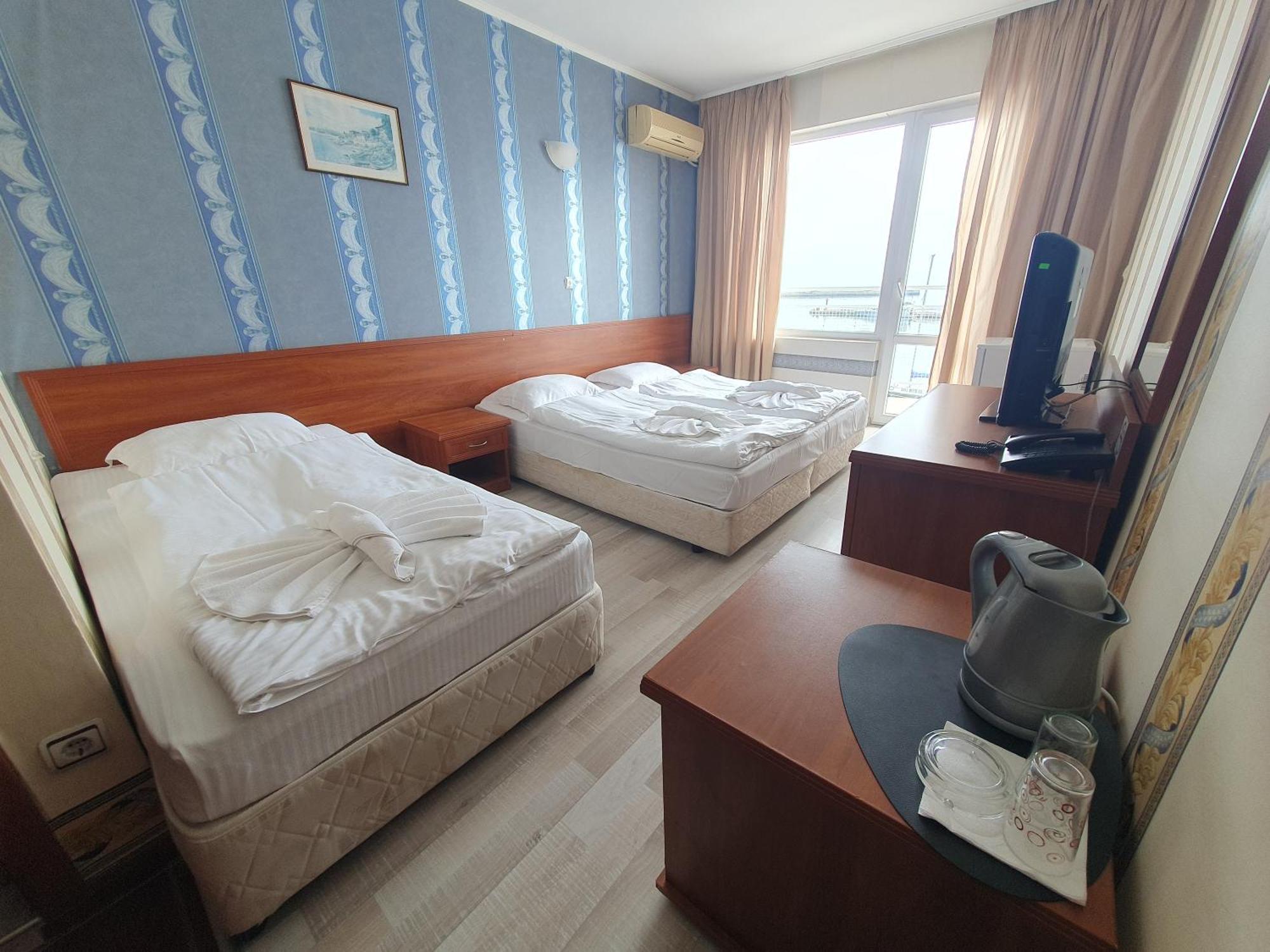 Lotos Hotel Balchik Extérieur photo