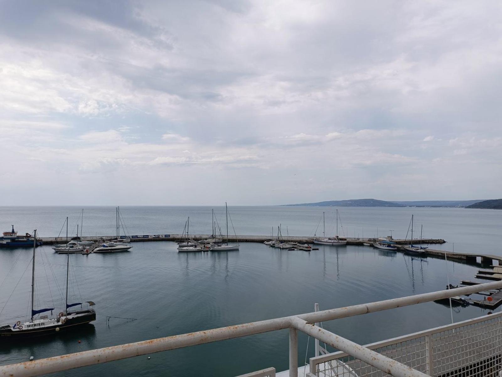 Lotos Hotel Balchik Extérieur photo