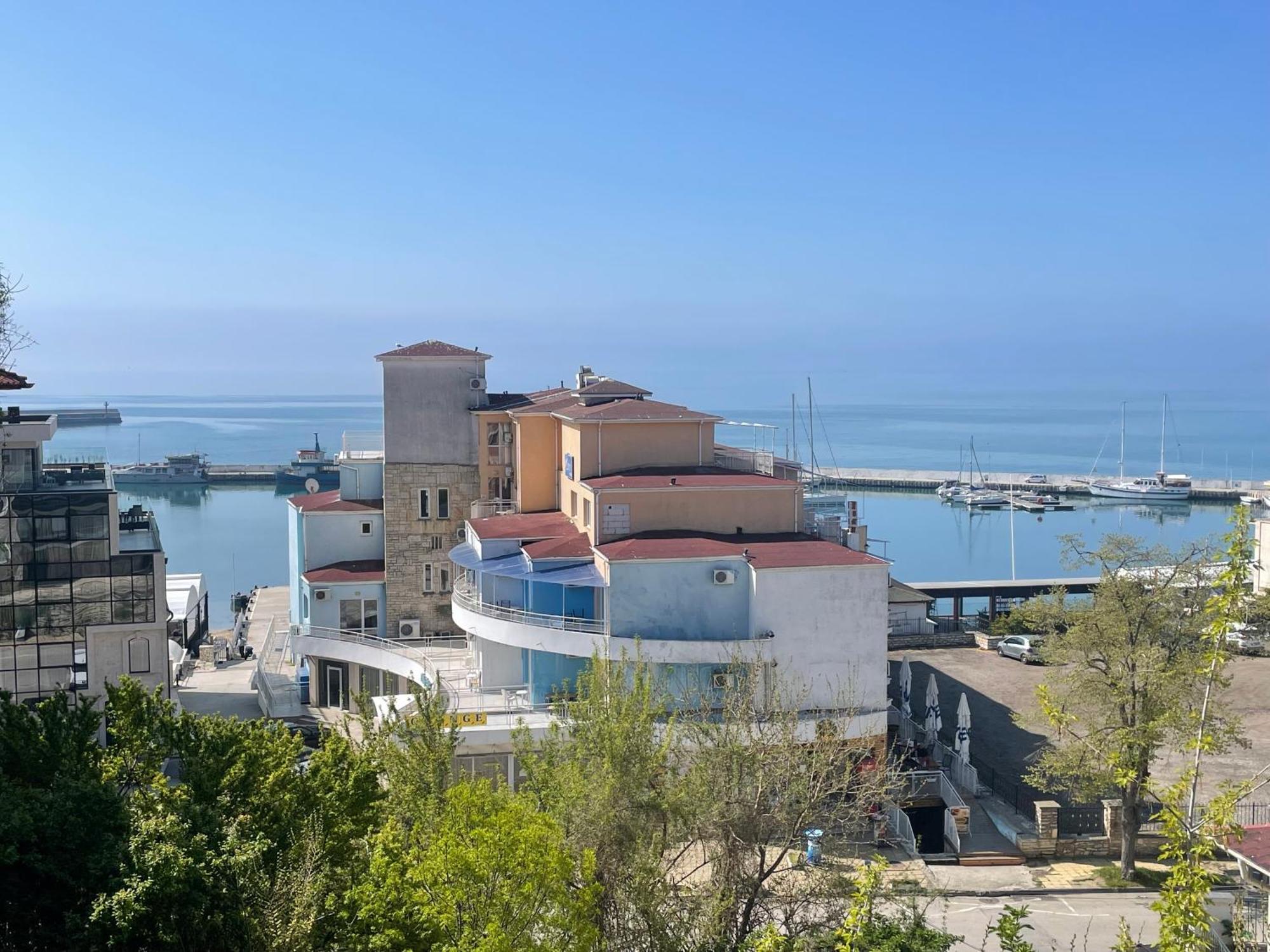Lotos Hotel Balchik Extérieur photo