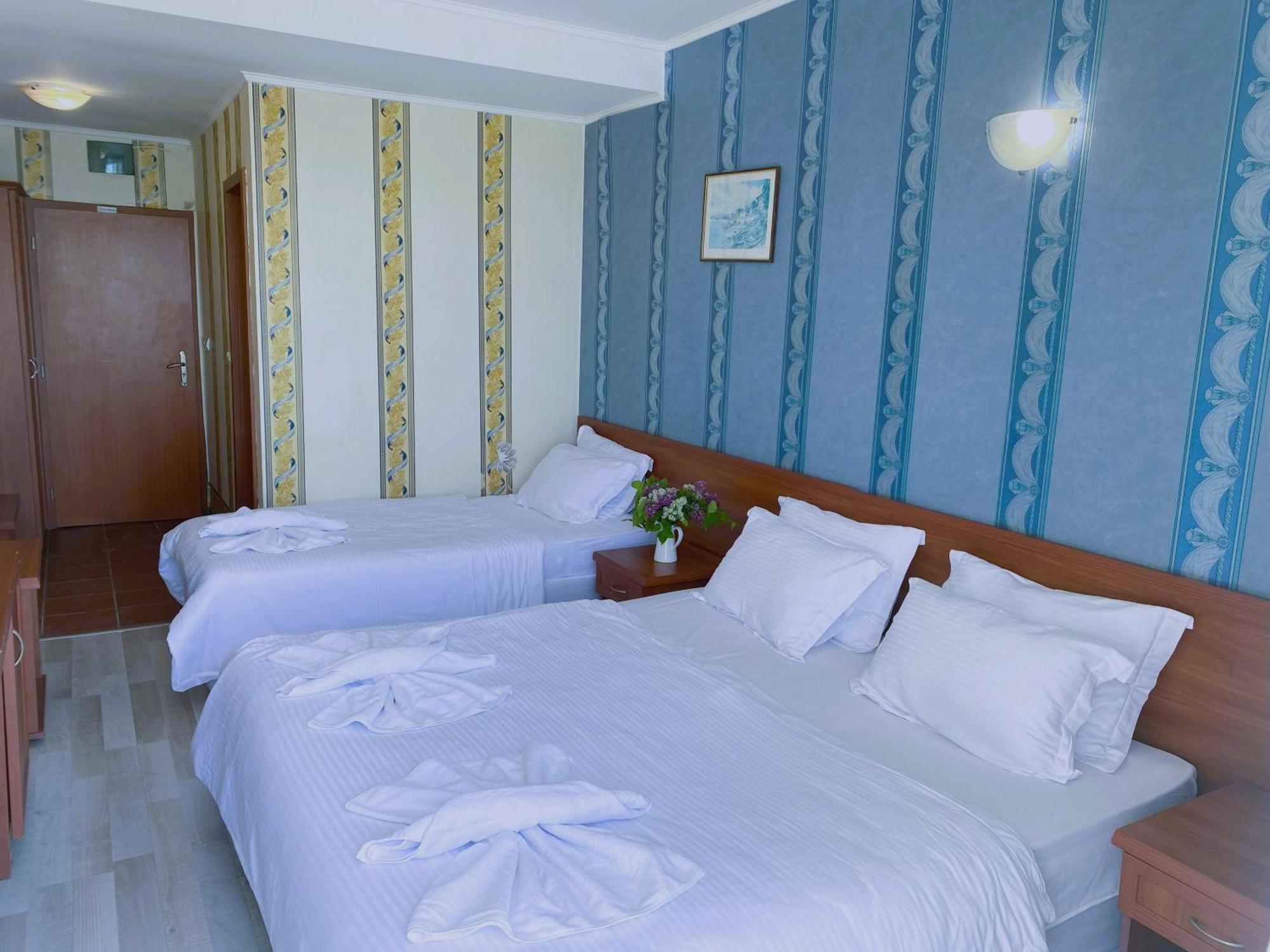 Lotos Hotel Balchik Extérieur photo