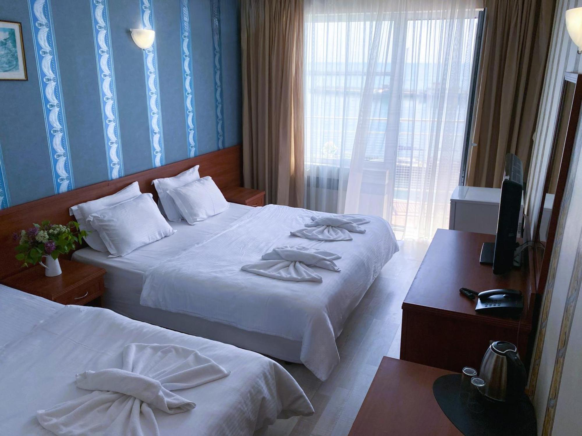 Lotos Hotel Balchik Extérieur photo