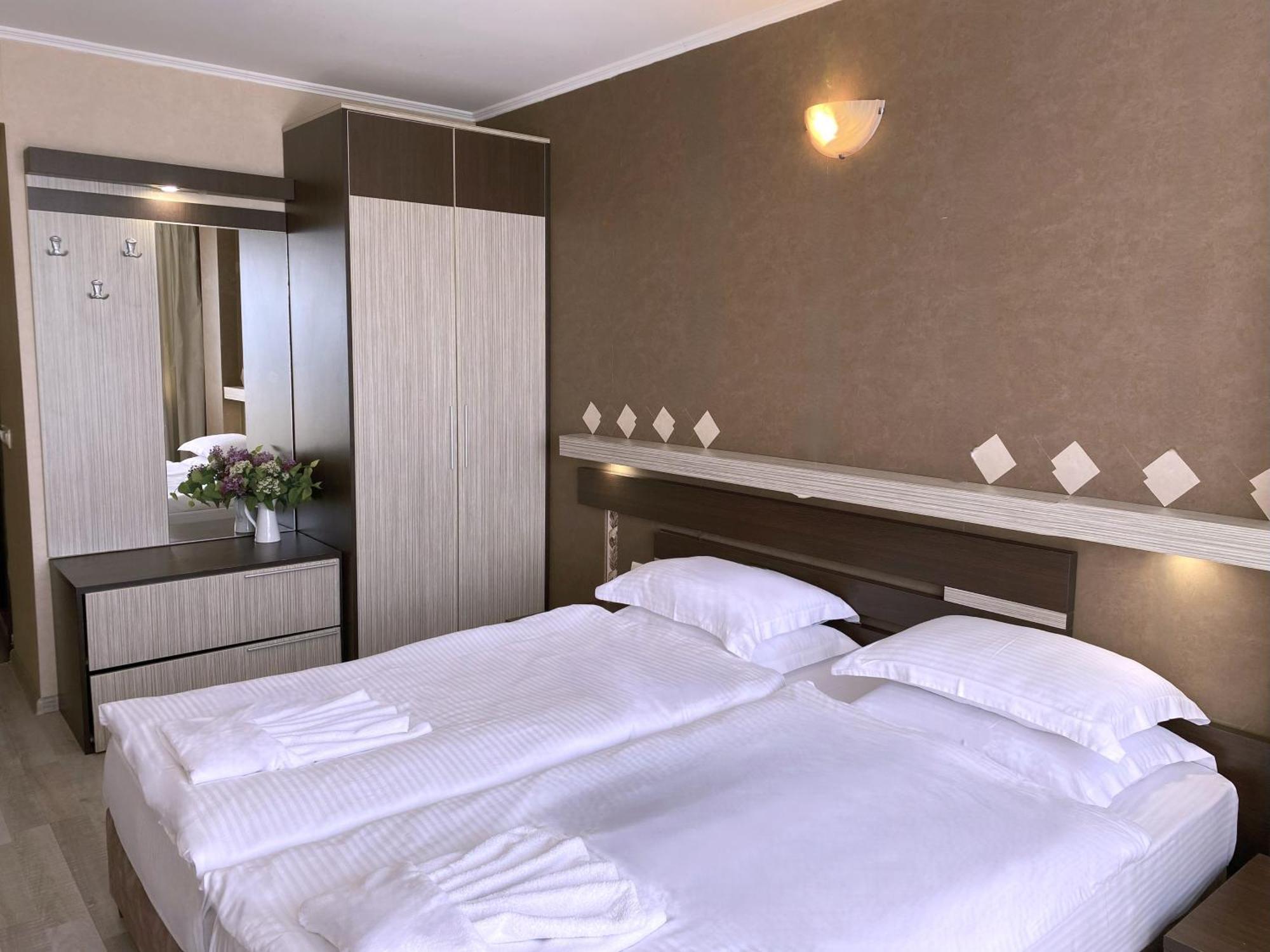 Lotos Hotel Balchik Extérieur photo